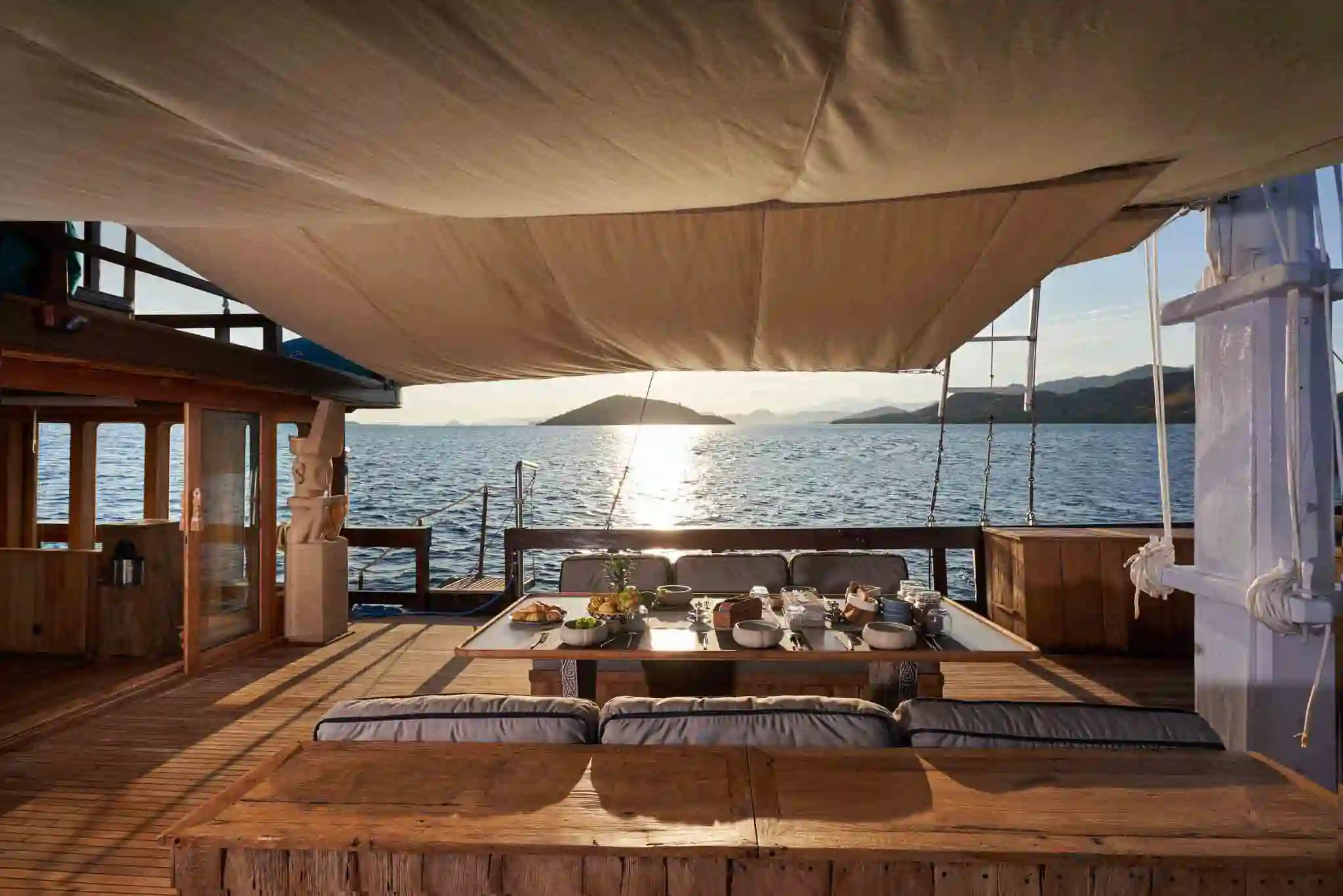 Oracle Yacht - Luxury Phinisi Komodo Charter 2026